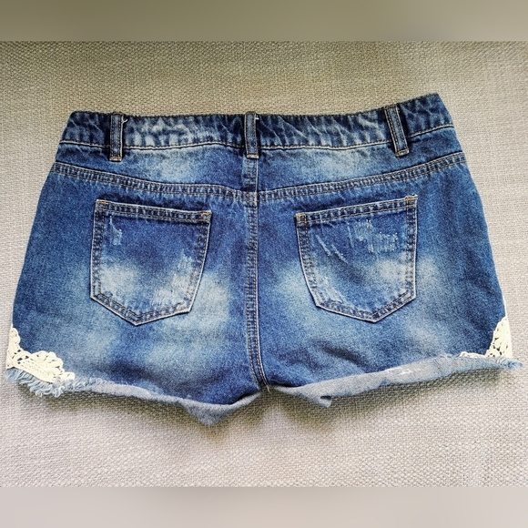 Vera Moda Jean Shorts with Lace Detail size 27 - Picture 2 of 7